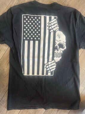 Black Graphic Skull & Flag T-Shirt - Men
